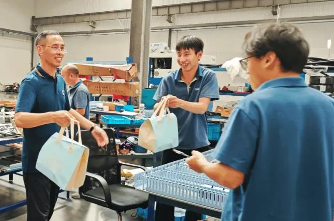 送清涼，傳真情 | 致敬高溫下的堅(jiān)守！